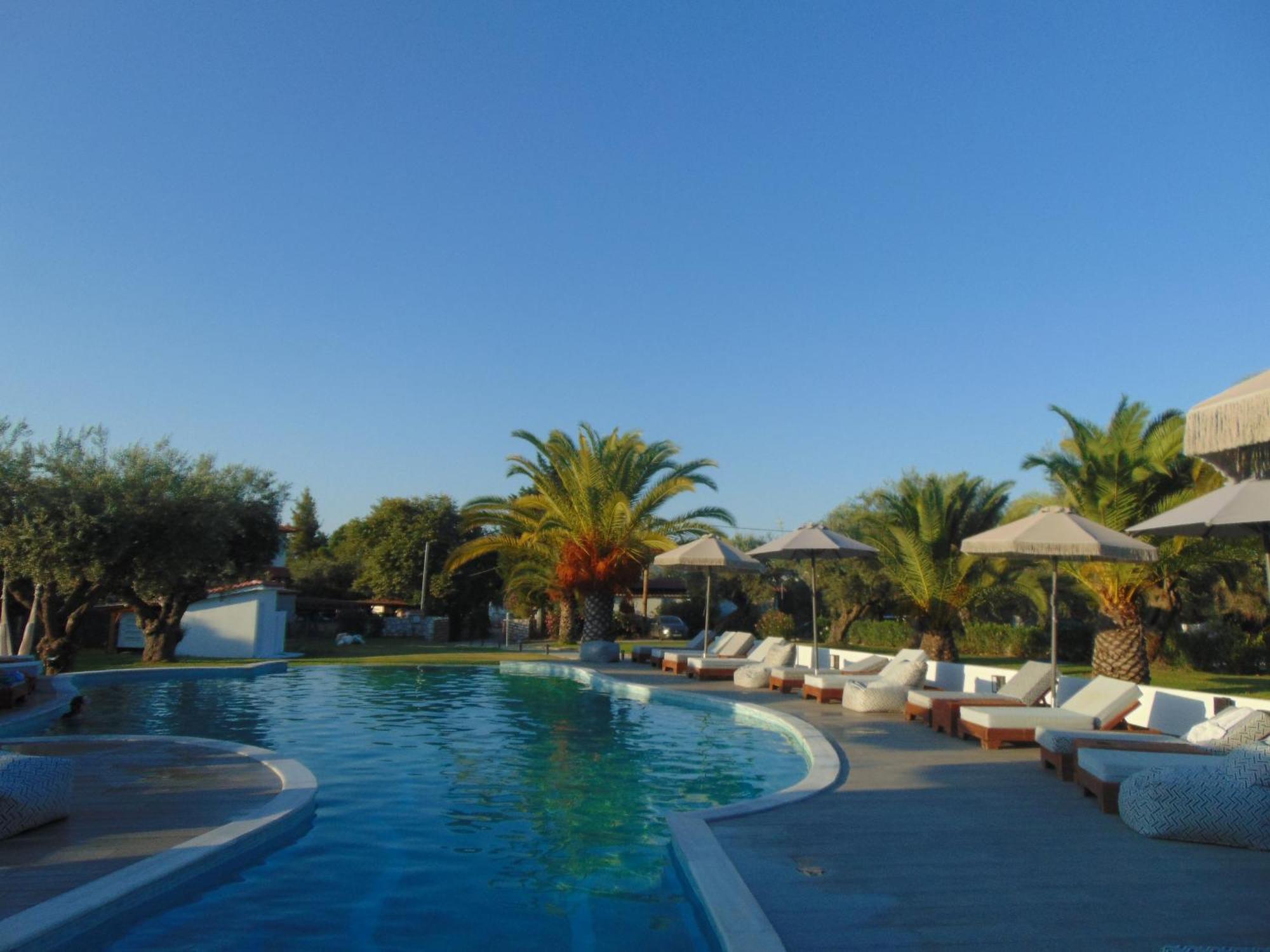 Domus Hospitality Aparthotel Vourvourou Exterior foto